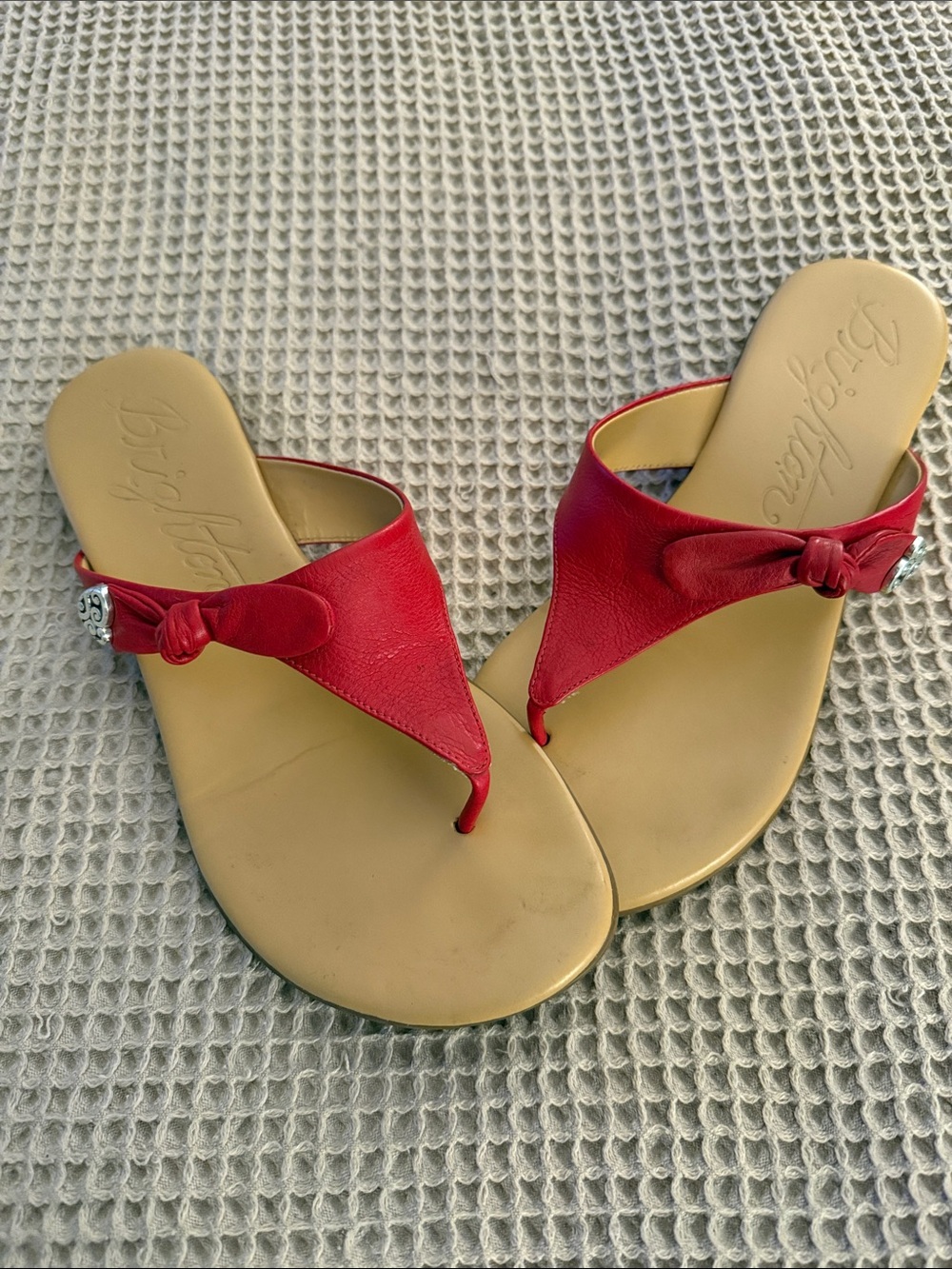 Brighton Red Leather Knot Thong Sandals with Tan Footbed